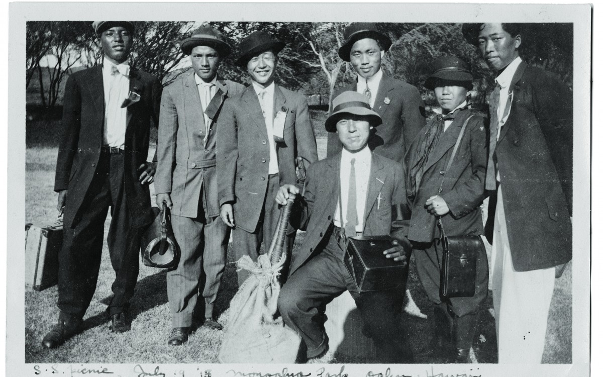 하와이 교민청년들과 함께 (1913년 7월 19일)<br />