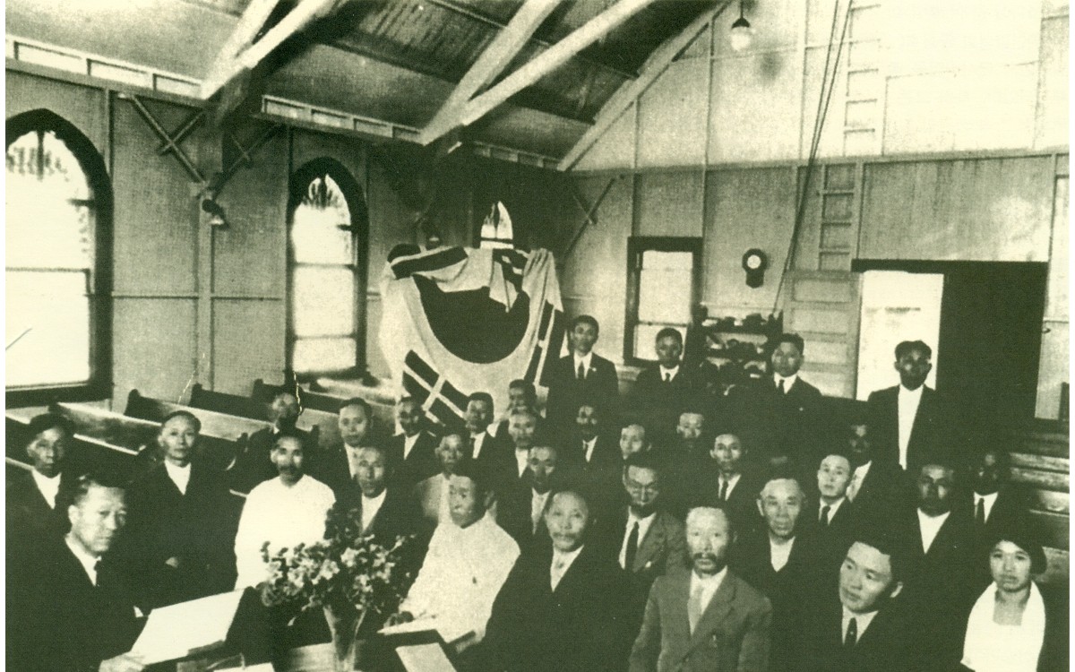 하와이 대한인동지회 대표 모임 (1924년 11월 23일)<br />이승만의 독립운동을 지원하기 위하여 결성되었다. 1924년 11월 대한인동지회는 이승만을 종신 총재로 선출하였다.
